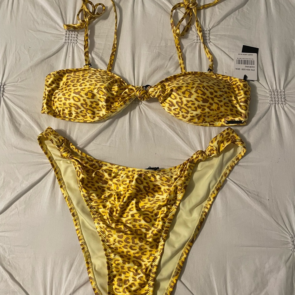Kendall & Kylie Bikini